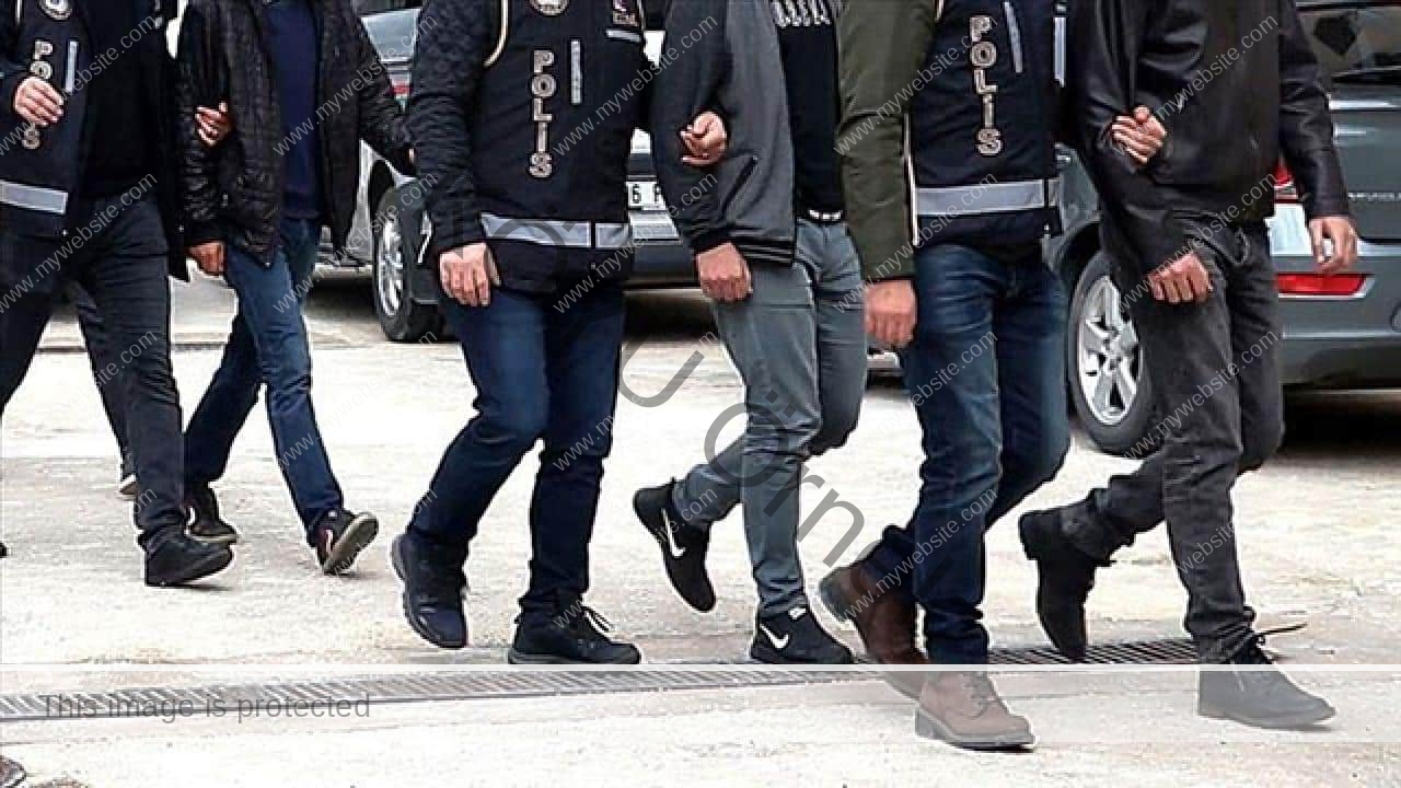 İzmir merkezli FETÖ operasyonu: 13 şüpheli yakalandı